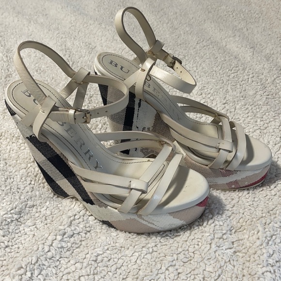 Burberry wedges size 39/8 1/2 US - Picture 1 of 4